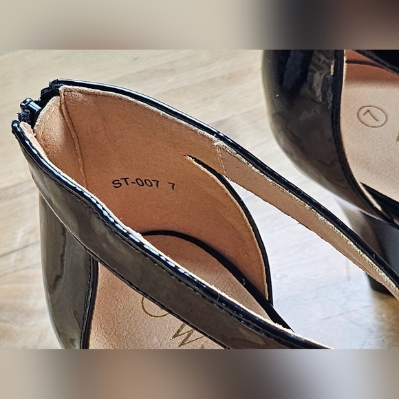 NWOT - WuORWu "Women's Black Patent Leather Closed Toe Pumps" - Picture 8 of 11